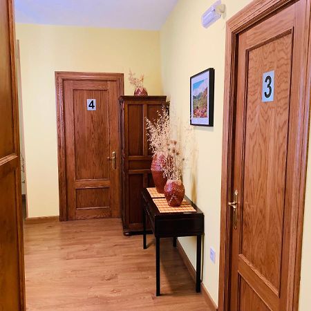 Hostal La Serna Hotel Потес Екстериор снимка