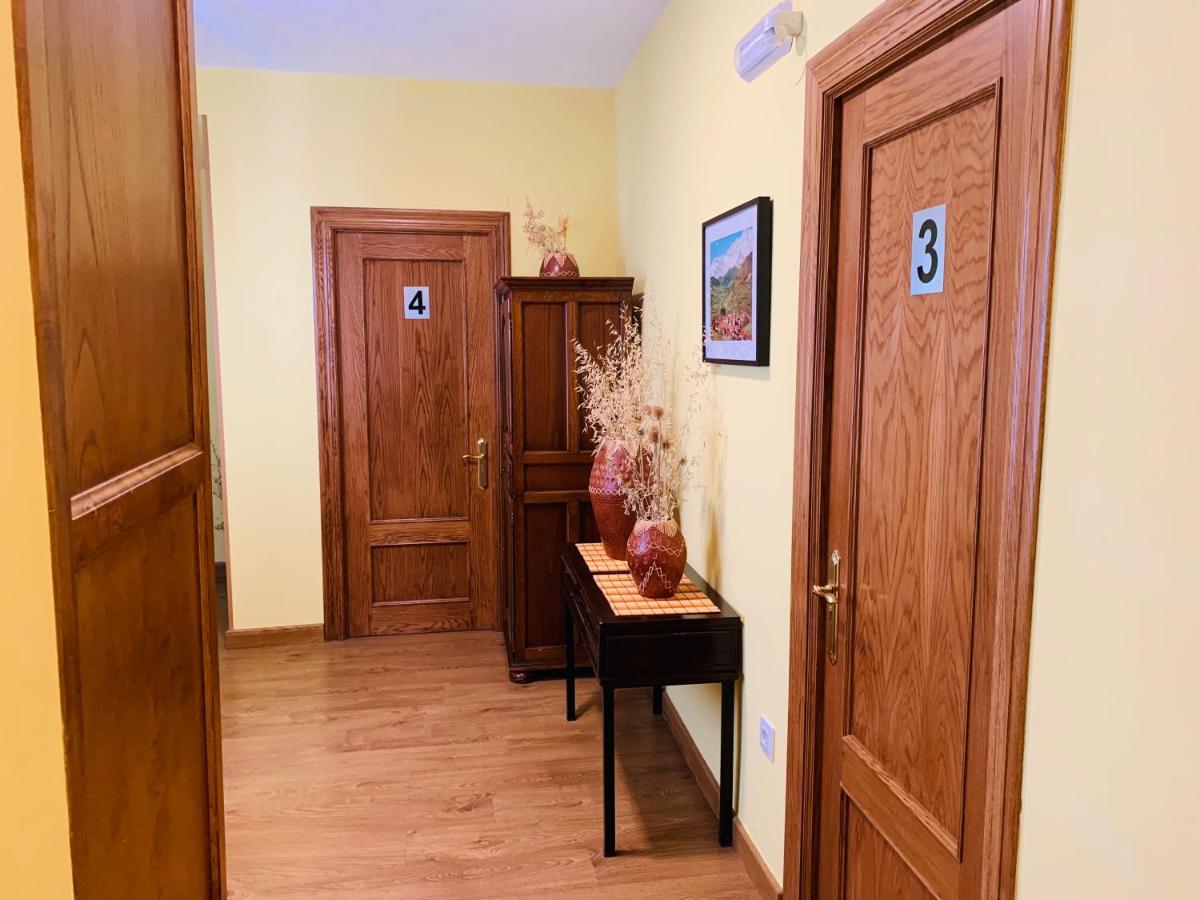 Hostal La Serna Hotel Потес Екстериор снимка