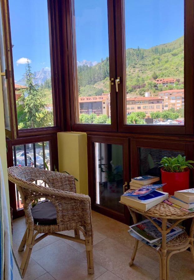 Hostal La Serna Hotel Потес Екстериор снимка