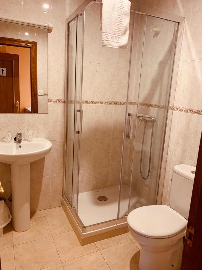 Hostal La Serna Hotel Потес Екстериор снимка