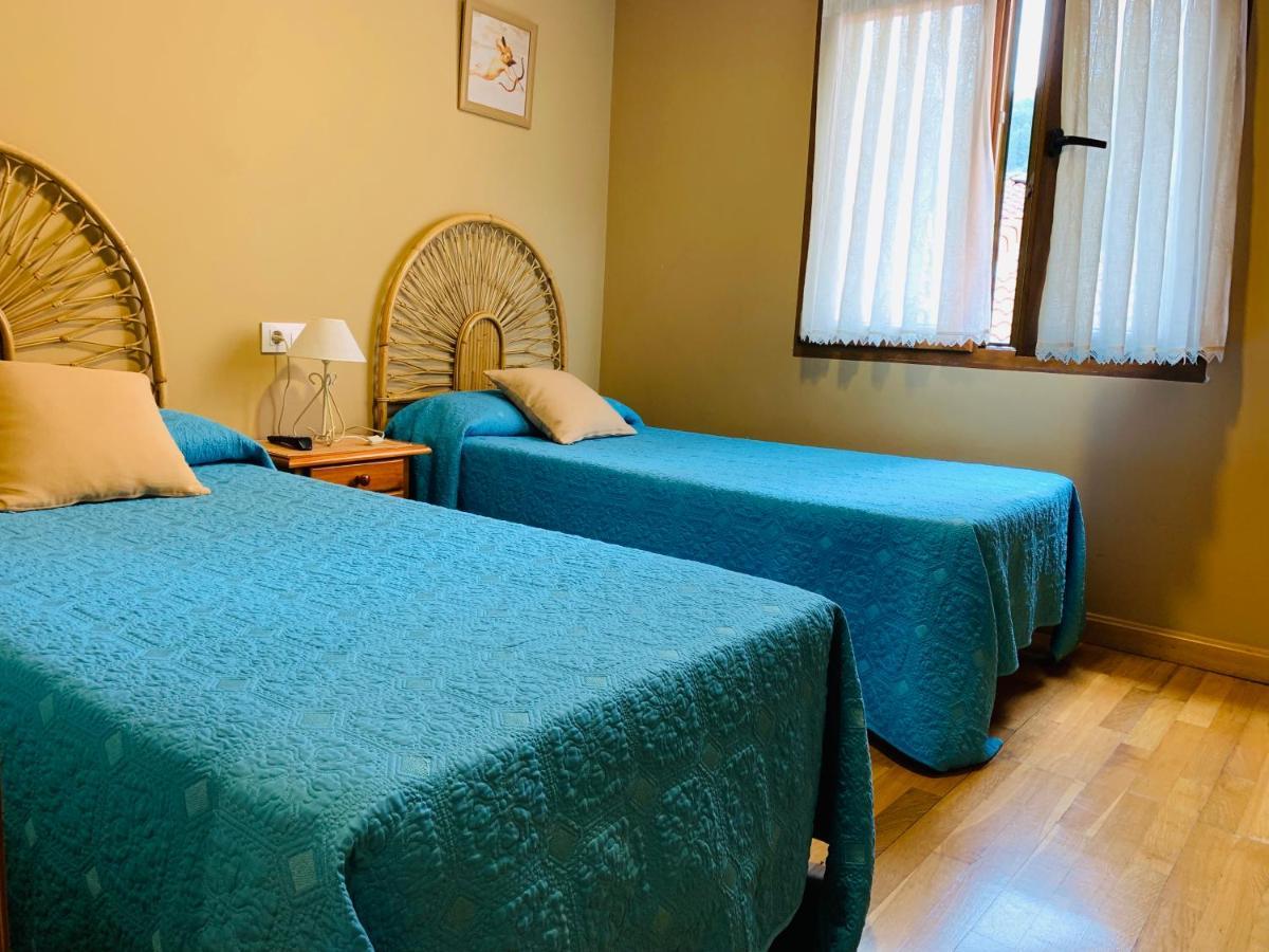Hostal La Serna Hotel Потес Екстериор снимка