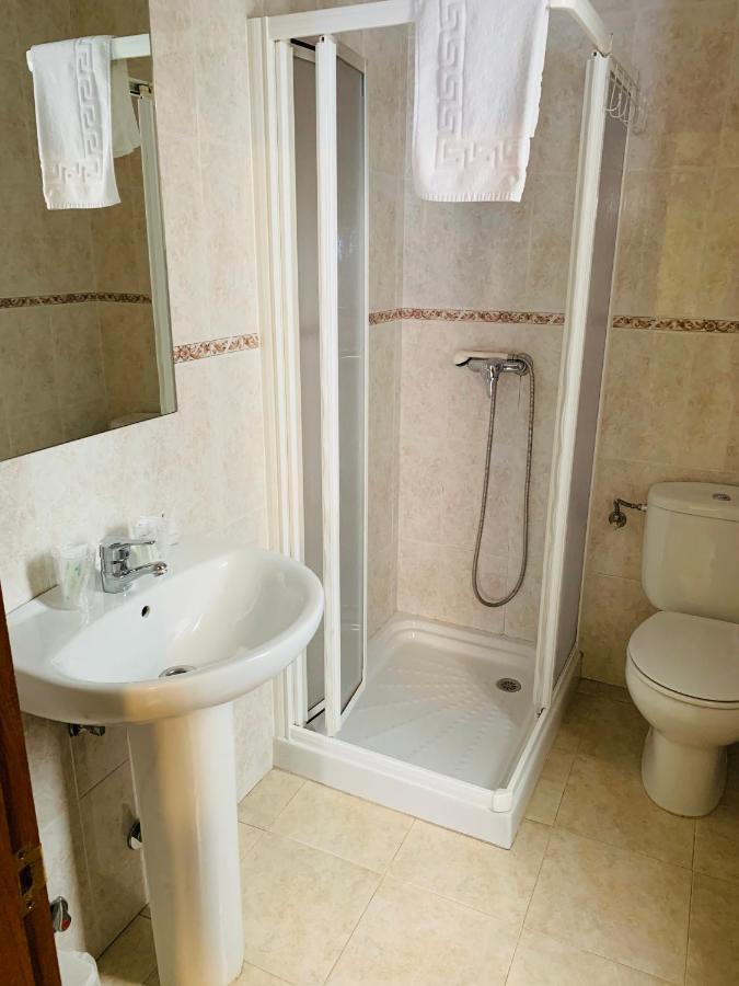 Hostal La Serna Hotel Потес Екстериор снимка