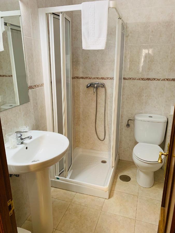 Hostal La Serna Hotel Потес Екстериор снимка