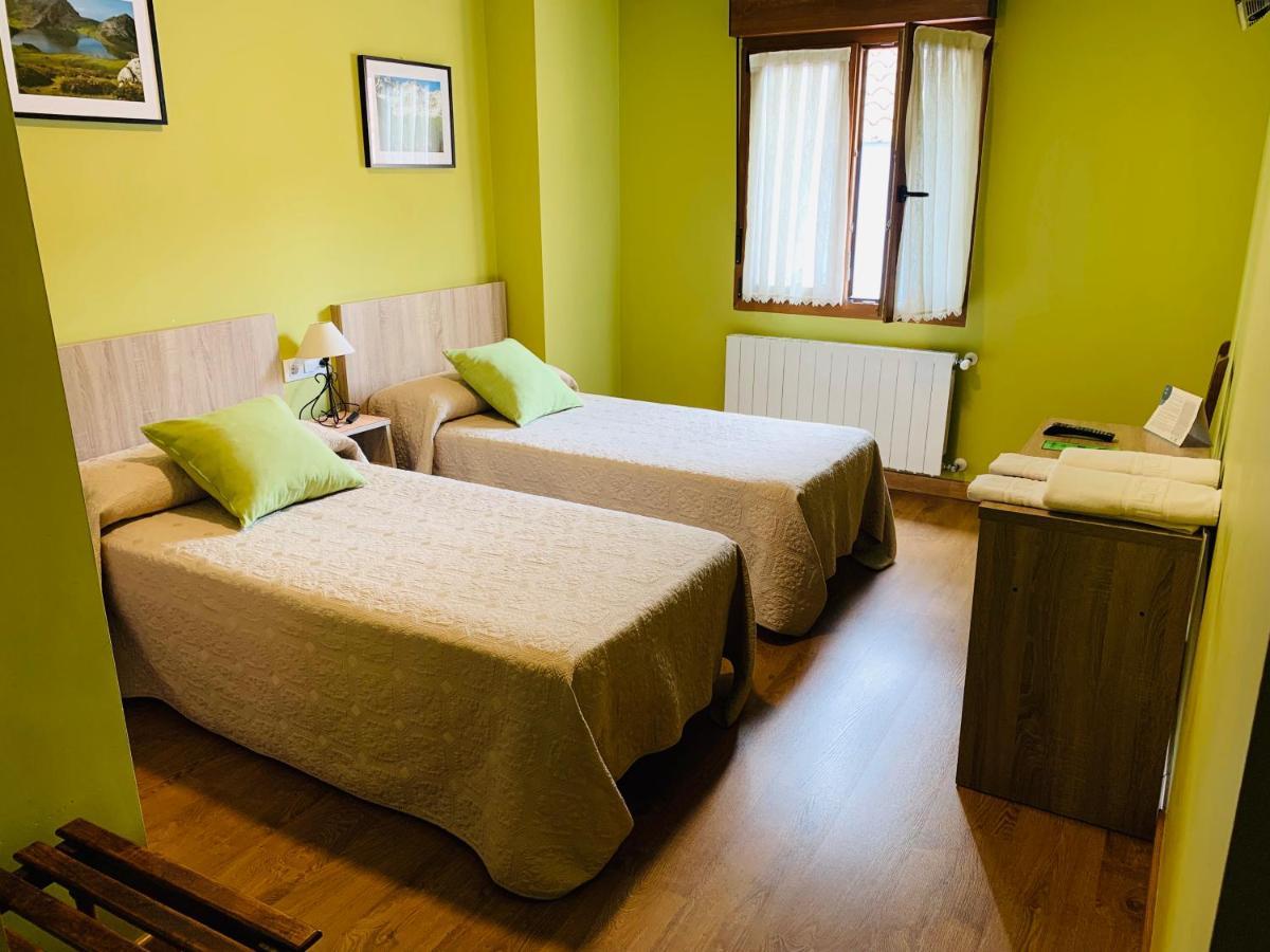 Hostal La Serna Hotel Потес Екстериор снимка