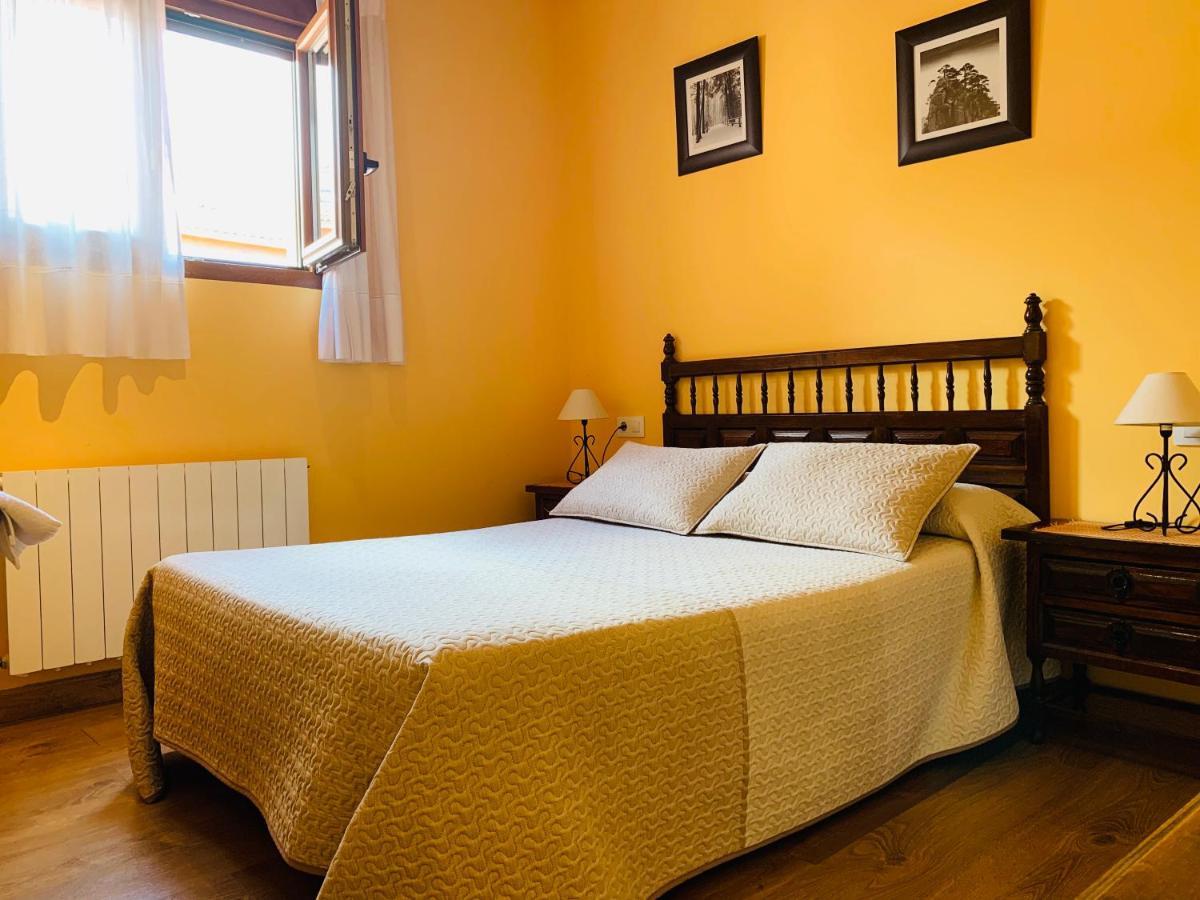 Hostal La Serna Hotel Потес Екстериор снимка