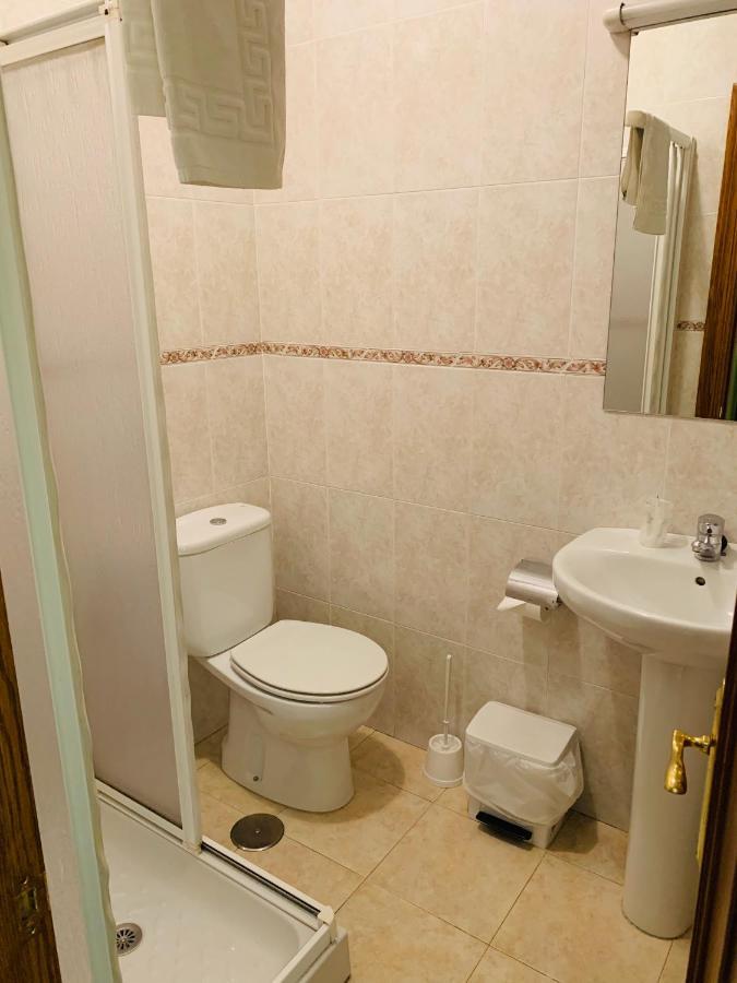 Hostal La Serna Hotel Потес Екстериор снимка