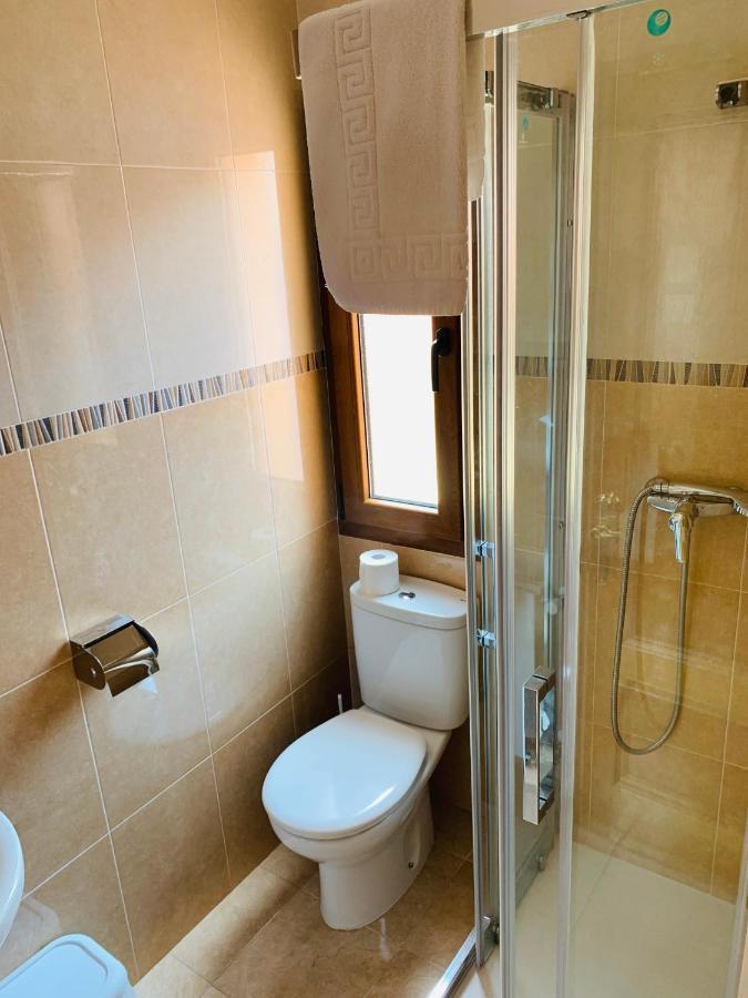 Hostal La Serna Hotel Потес Екстериор снимка