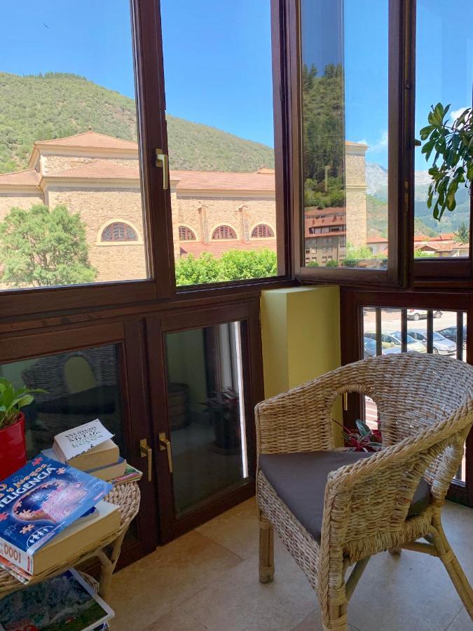 Hostal La Serna Hotel Потес Екстериор снимка